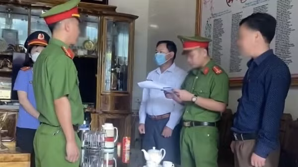 Hai Chủ tịch xã và Giám đốc công ty lập khống hồ sơ xây dựng nhà văn hoá