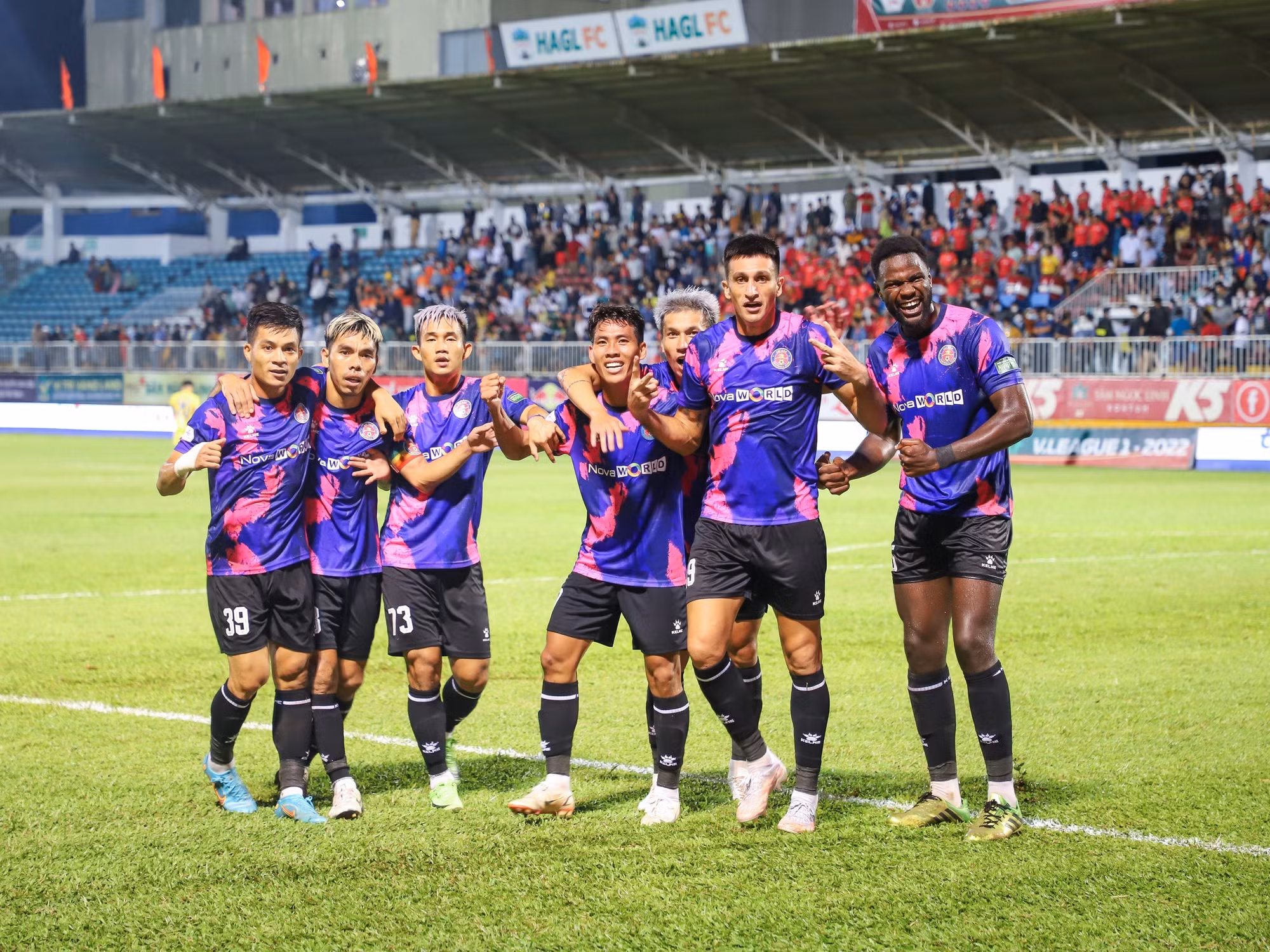 “Doping tiền thưởng” để trụ hạng V.League: Nước đến chân mới nhảy -0
