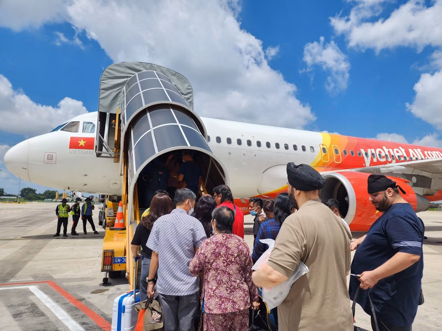 Đầu tuần “săn” vé siêu khuyến mại bay quốc tế của VietJet -0