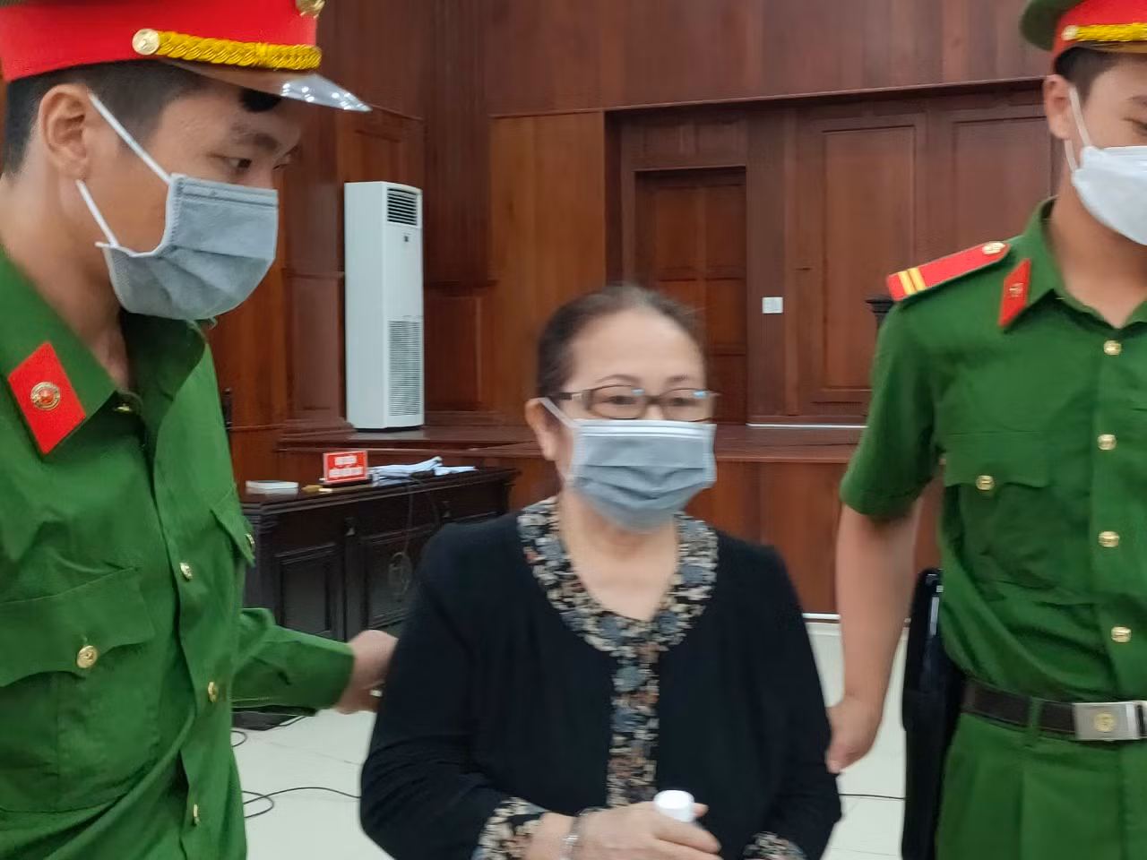 Nữ “đại gia” Dương Thị Bạch Diệp đủ sức khỏe tham dự phiên tòa -0
