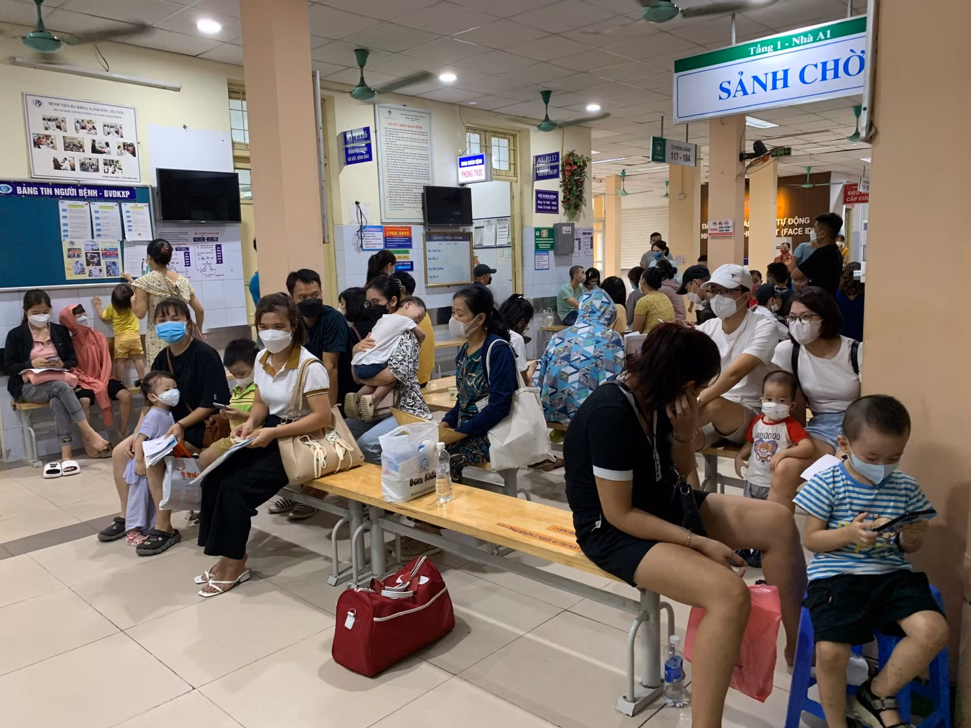 Trẻ mắc Adenovirus, sốt xuất huyết tiếp tục tăng mạnh tại Hà Nội -0