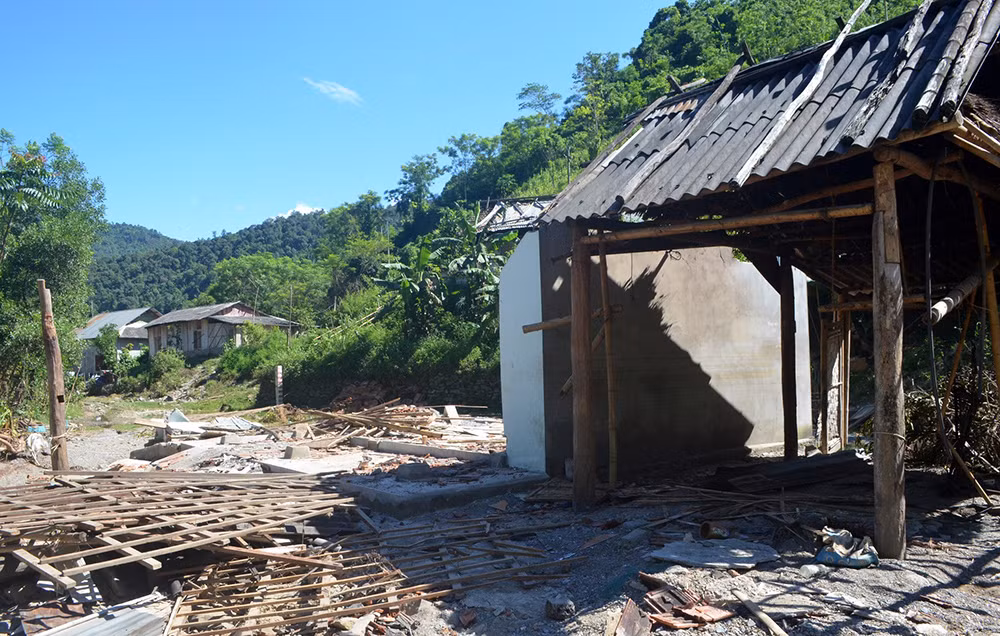 Vật vã dưới chân thủy điện -0