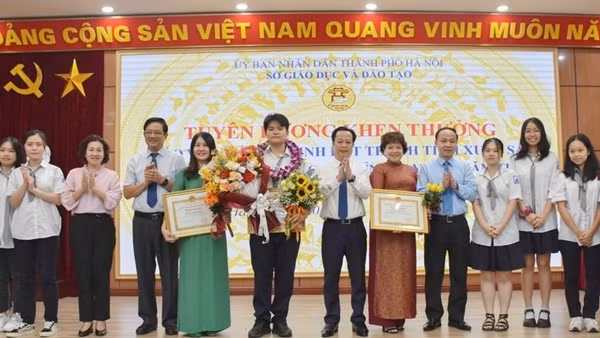 Hà Nội tặng Bằng khen cho Á quân Đường lên đỉnh Olympia năm 2022