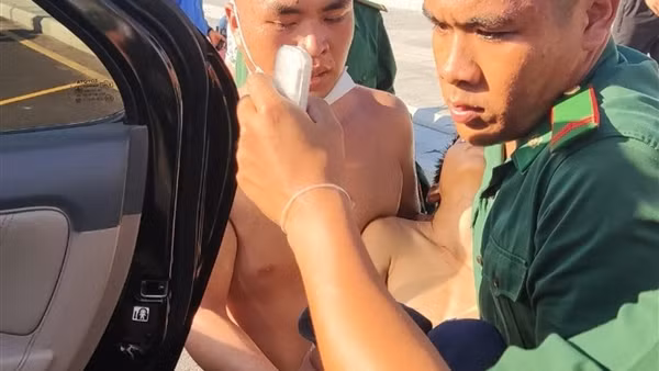 Kịp thời cứu nạn một thiếu niên đuối nước khi tắm biển