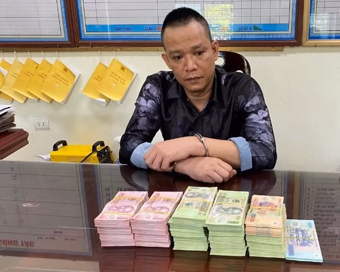 Bắt đối tượng côn đồ, vu cho bị hại nói xấu mình để cưỡng đoạt tài sản -0