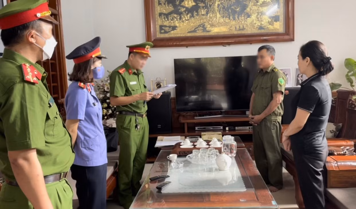 Bắt nguyên 2 chủ tịch xã và giám đốc 1 công ty bị vì lập khống hồ sơ xây dựng nhà văn hoá -0