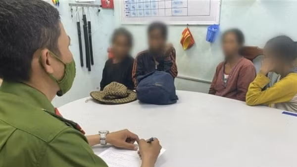 Đi ăn xin bị nghi oan bắt cóc trẻ em