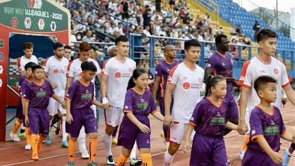 V.League nỗ lực chuyên nghiệp từ những điều xuề xòa