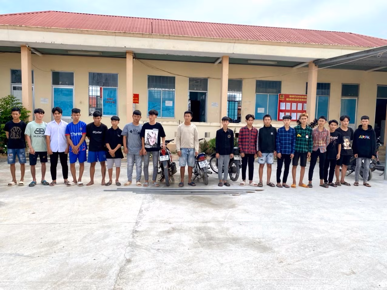 Ngăn chặn 2 nhóm thanh niên sử dụng hung khí đánh nhau -0