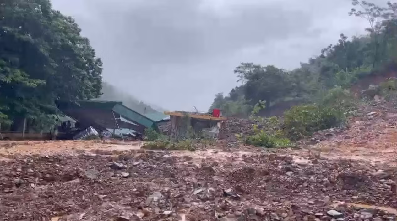 Lũ quét kinh hoàng tại Kỳ Sơn -0