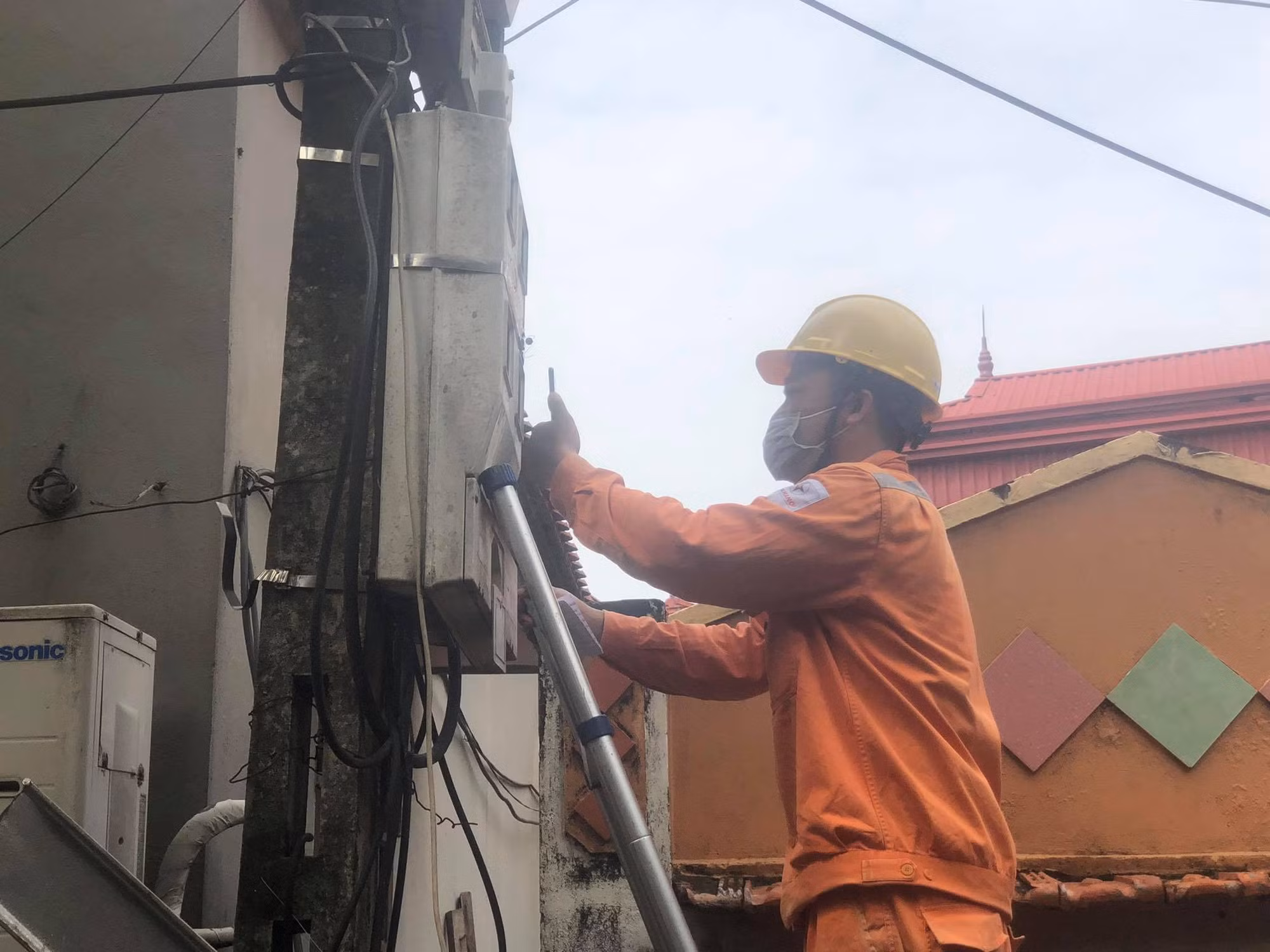 Bộ Công Thương lấy ý kiến điều chỉnh biểu giá bán lẻ điện sinh hoạt mới -0
