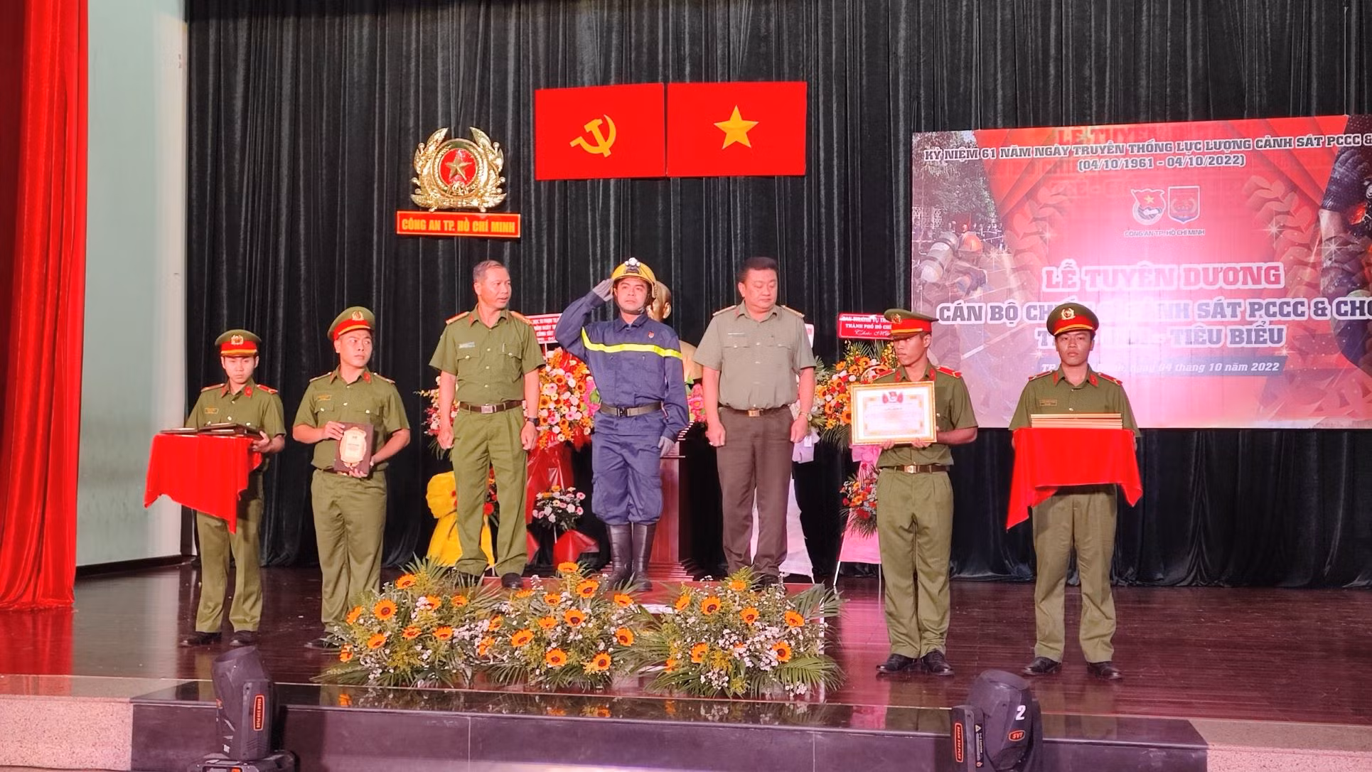 Tuyên dương 61 gương điển hình trong công tác PCCC và CNCH -2