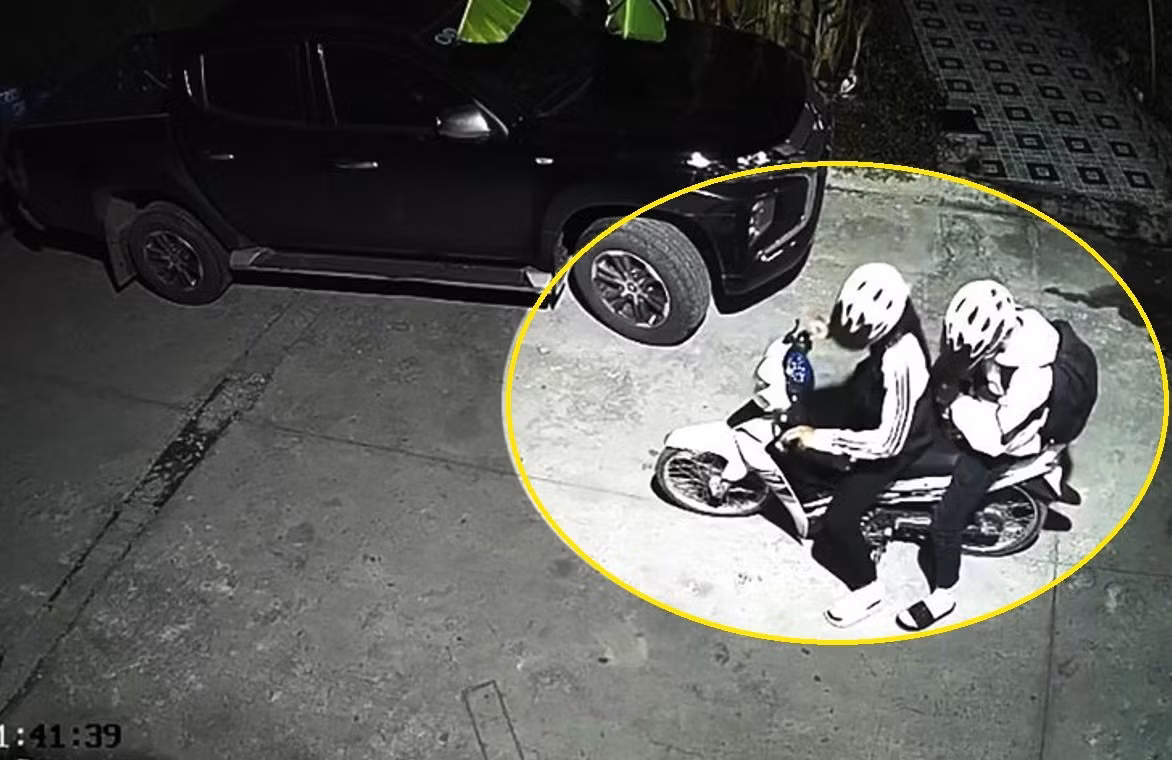 Nghi mâu thuẫn làm ăn, một gia đình bị đốt xe, bị nhắn tin đe dọa -0