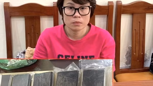 Bắt "nữ quái" thuê taxi "ém" 5 bánh heroin trên xe