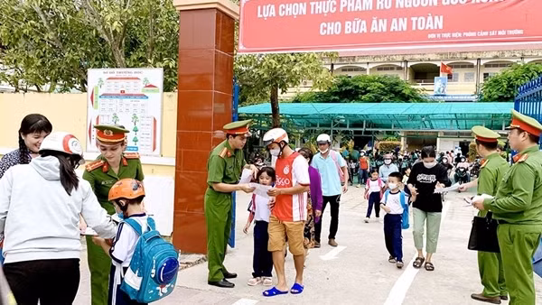 Siết chặt kiểm tra vệ sinh an toàn thực phẩm tại trường học