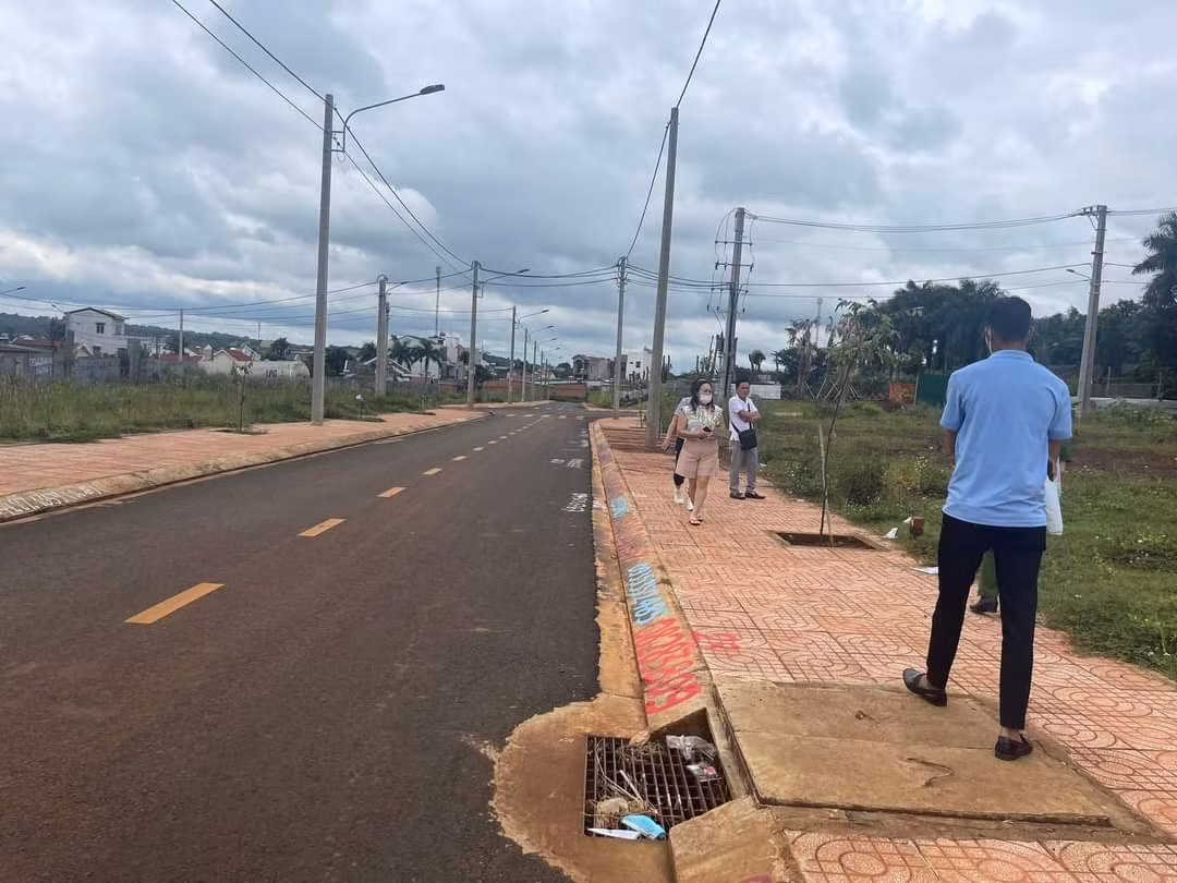 Khi cơn sốt đất qua đi -0