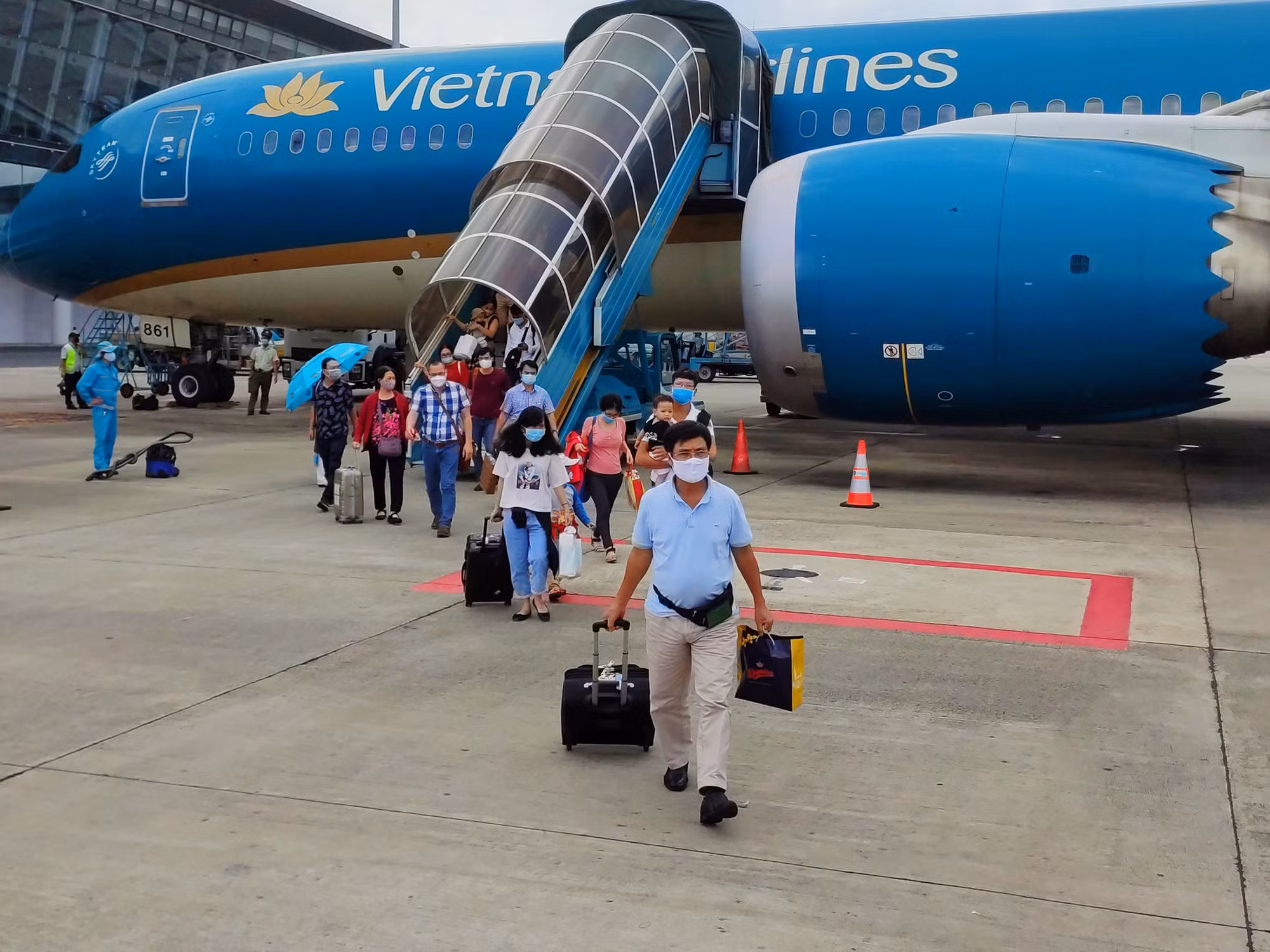 Máy bay của Vietnam Airlines quay đầu để cấp cứu hành khách -0