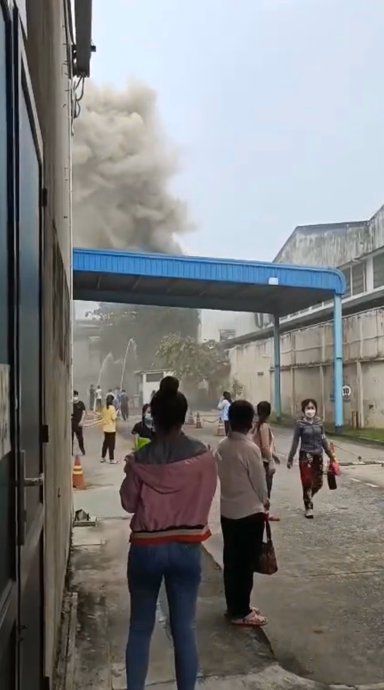 Nổ lò hút bụi,&nbsp;nhiều công nhân bị bỏng nặng -2