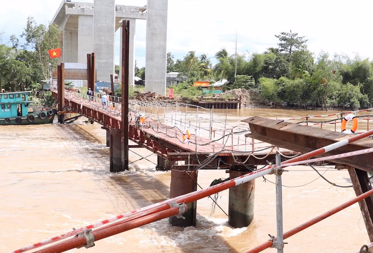 nơi xảy ra sự cố sập sàn tiếp cận lối vào vận thăng.jpg -0