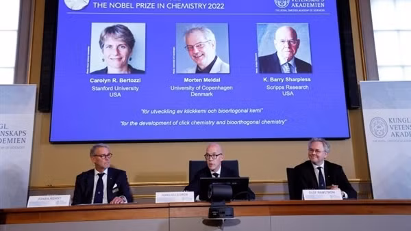 Giải Nobel Hóa học 2022 tôn vinh 3 nhà khoa học nghiên cứu về phân tử