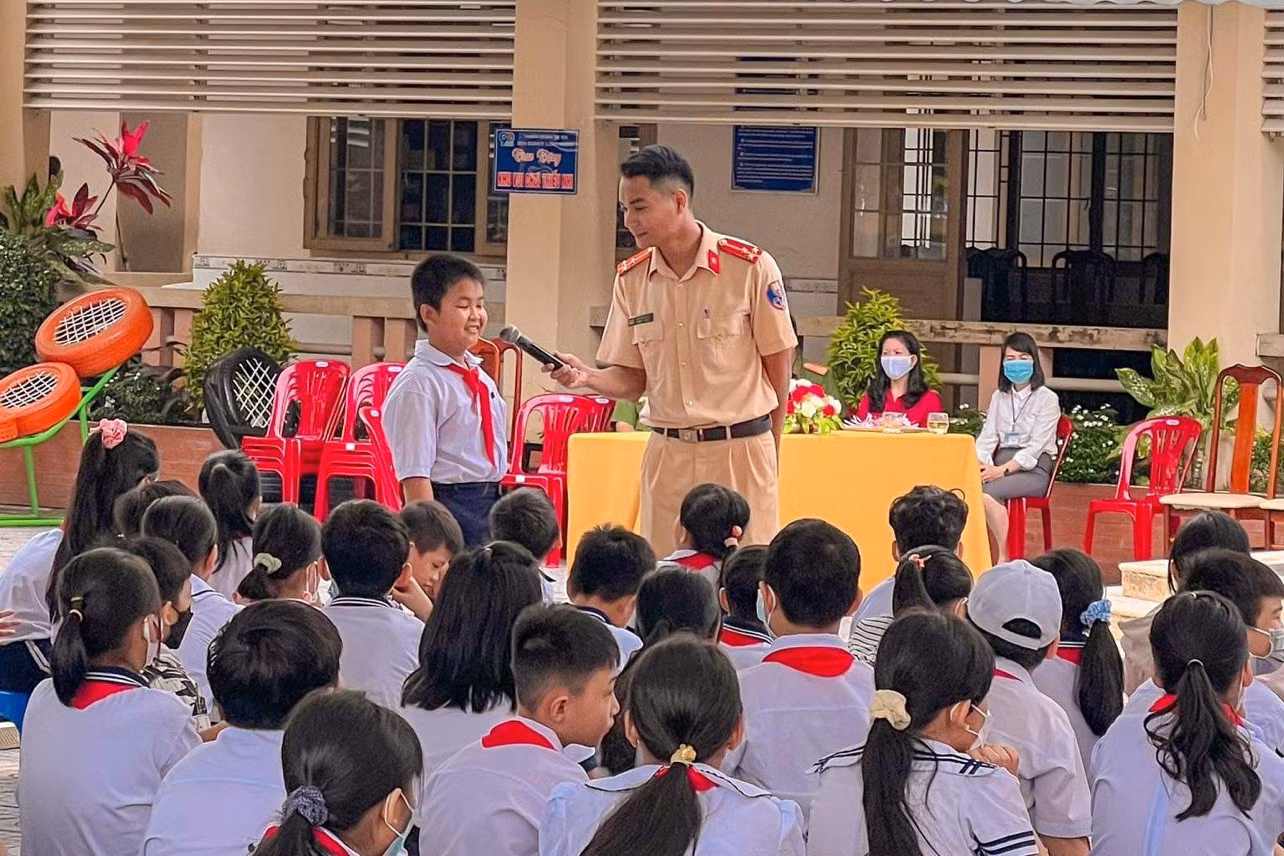 giao lưu, hỏi đáp kiến thức xoay quanh pháp luật giao thông.jpg -0