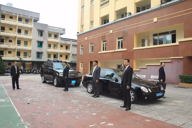 Cán bộ, chiến sỹ Bộ Tư lệnh Cảnh vệ luyện tập công tác bảo vệ tiếp cận chuẩn bị cho APEC 2017.