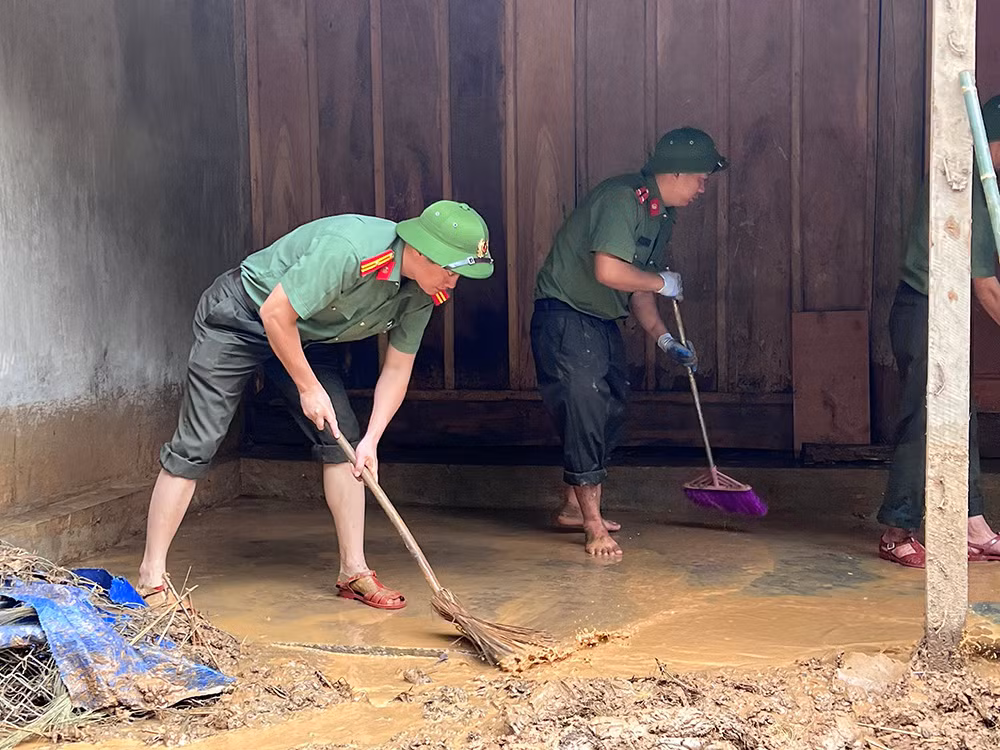Công an tỉnh Nghệ An tiếp tục tăng cường 50 CBCS giúp huyện Kỳ Sơn -0
