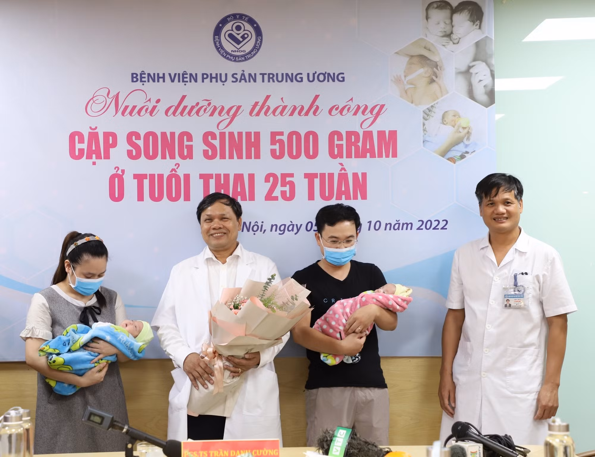 Nuôi dưỡng thành công cặp song sinh chỉ nặng 500g/bé -0