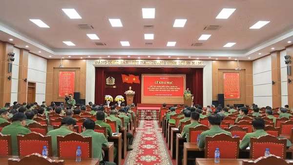 Khai mạc lớp tập huấn điều lệnh, võ thuật cho lãnh đạo cấp Cục và tương đương trong CAND