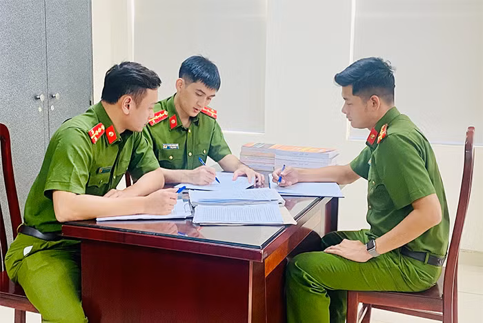 Người chuyên phá án buôn lậu vàng -0