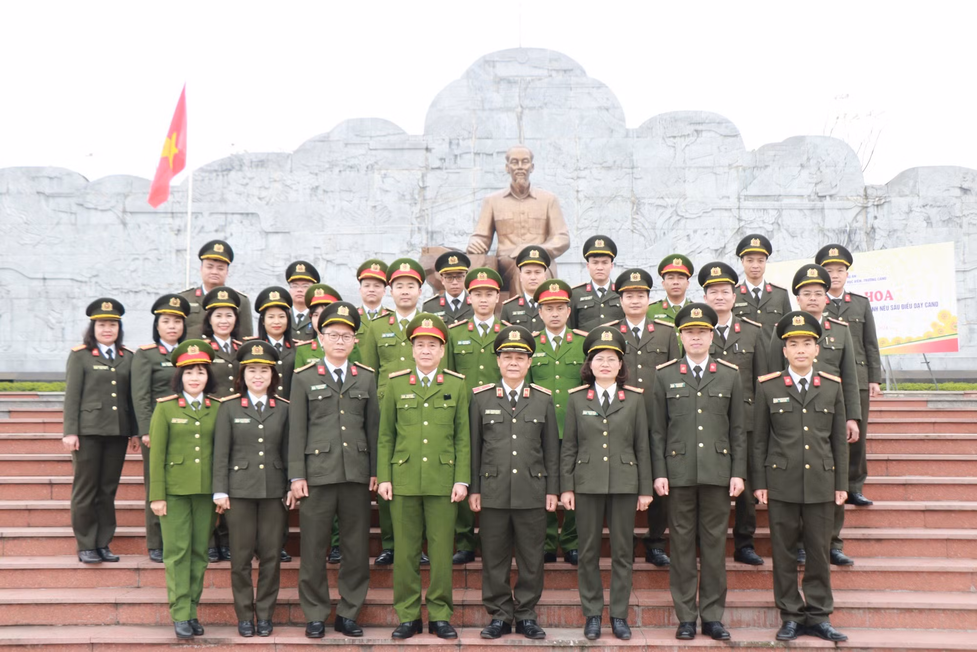 Cụm thi đua số 2, các học viện, trường CAND về nguồn tại Khu lưu niệm Sáu điều Bác Hồ dạy CAND -0