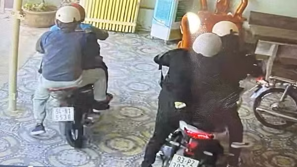 Truy bắt 4 tên cướp tiệm vàng ở Bình Dương