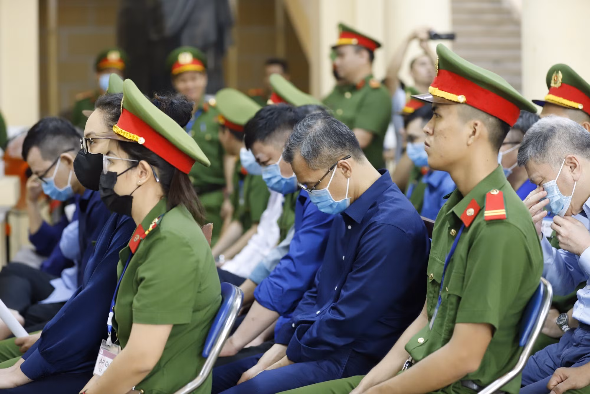 Trưởng đoàn thanh tra đem 5,2 triệu USD gửi nhiều nơi -0