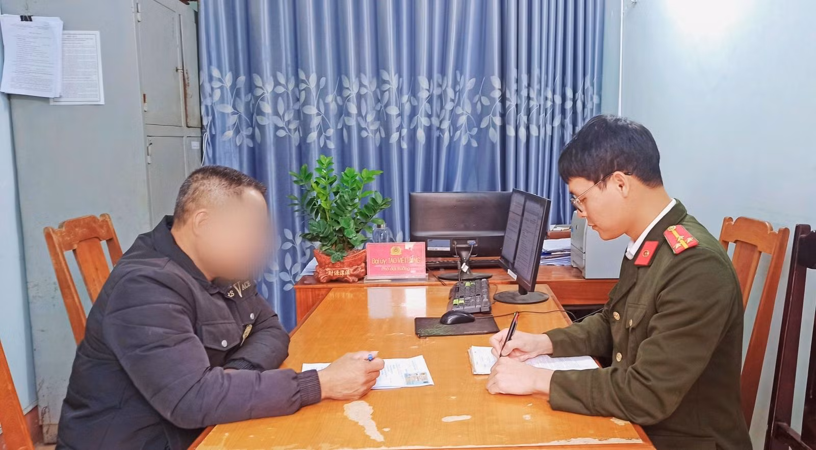 Phạt 5 triệu đồng người “báo chốt” CSGT làm nhiệm vụ kiểm tra nồng độ cồn -0