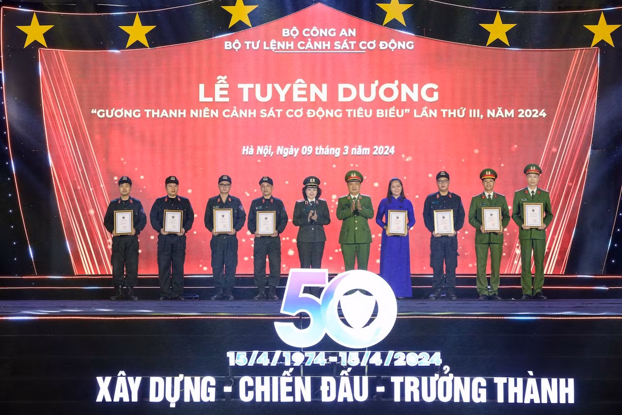 Tuyên dương 20 gương thanh niên Cảnh sát cơ động tiêu biểu năm 2024 -1