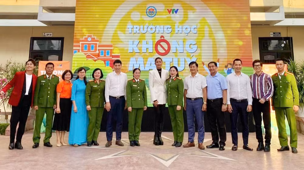 Hoa hậu H'Hen Niê: Nhan sắc không vướng thị phi -1