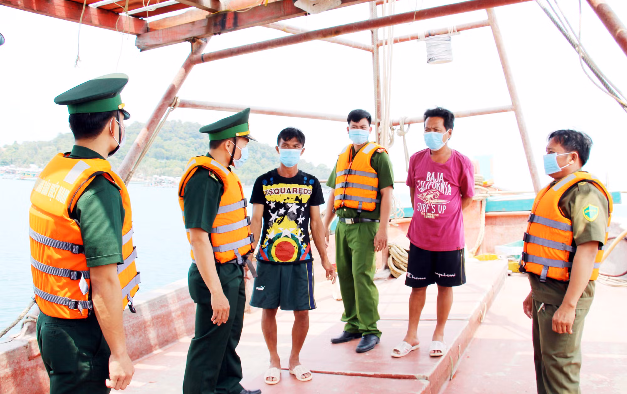 Tăng cường phối hợp trong đấu tranh với tội phạm khai thác thủy sản trái phép ở vùng biển nước ngoài -0