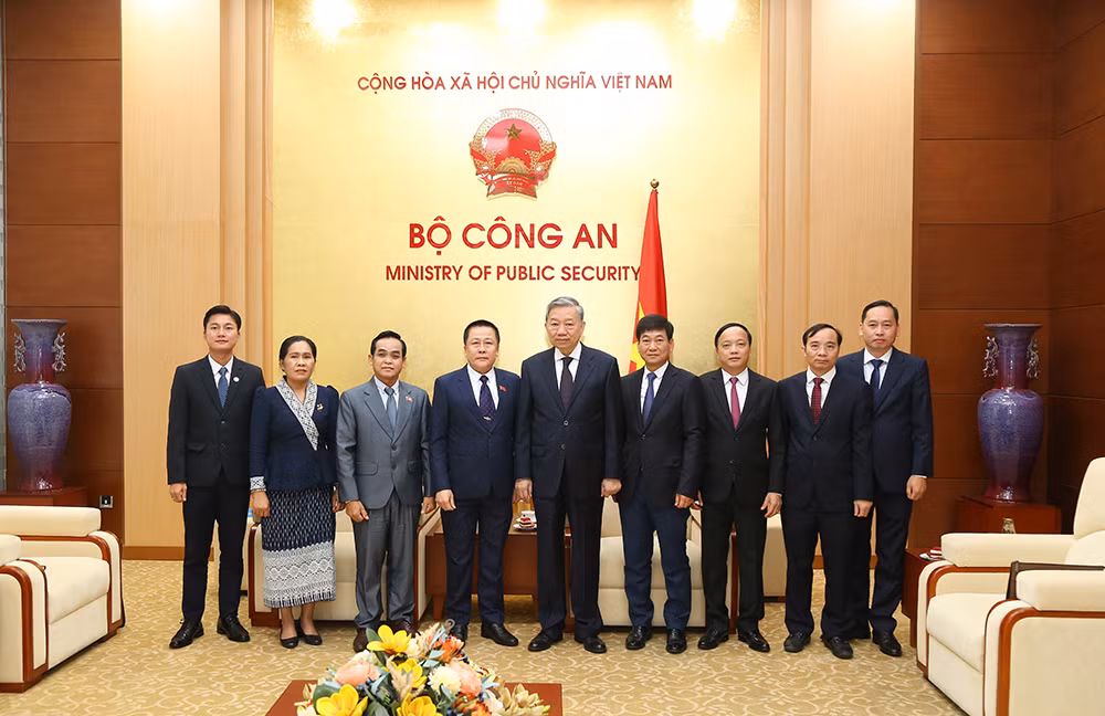 Thắt chặt quan hệ hợp tác giữa Bộ Công an hai nước Việt Nam - Lào -0