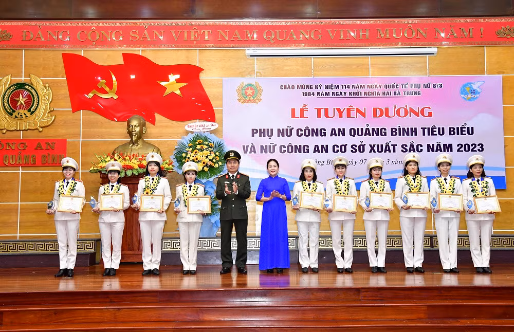 Công an tỉnh Quảng Bình tuyên dương phụ nữ Công an tiêu biểu năm 2023 -0