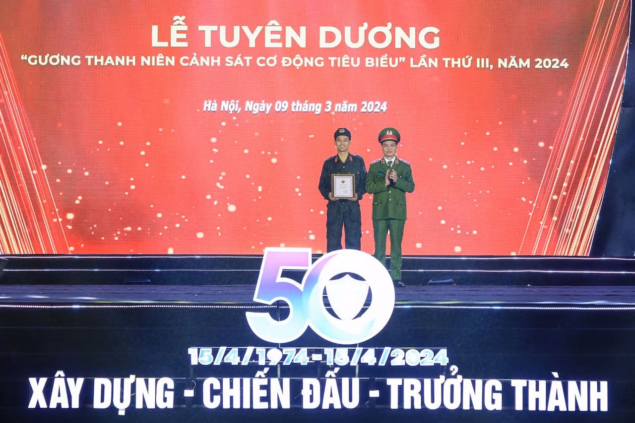 Tuyên dương 20 gương thanh niên Cảnh sát cơ động tiêu biểu năm 2024 -0