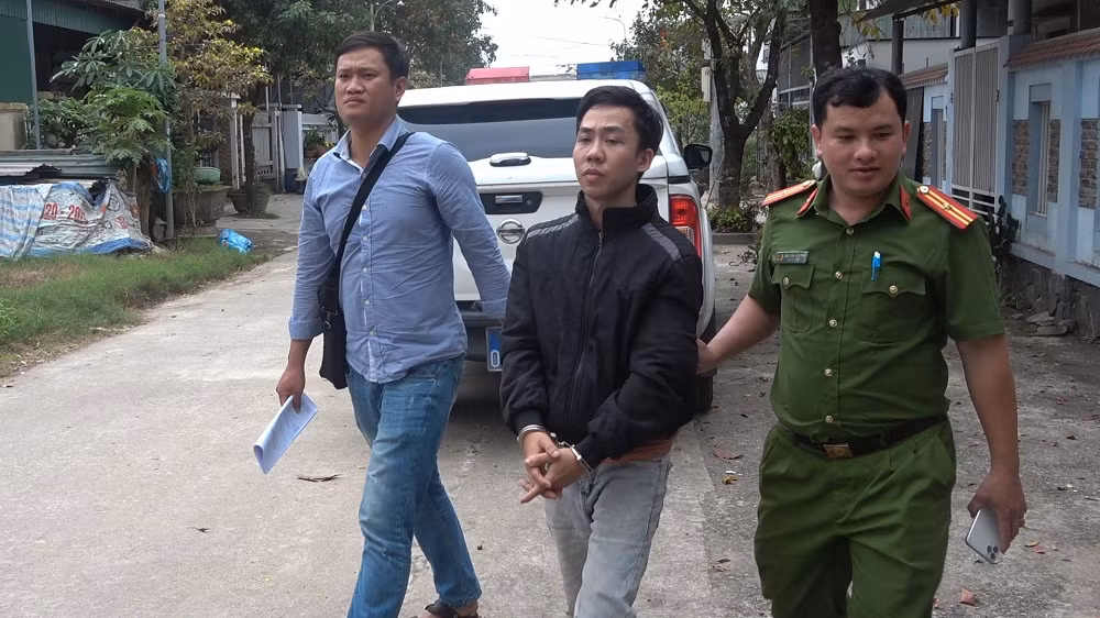 Bắt đối tượng gây ra nhiều vụ trộm và cướp giật tài sản -0