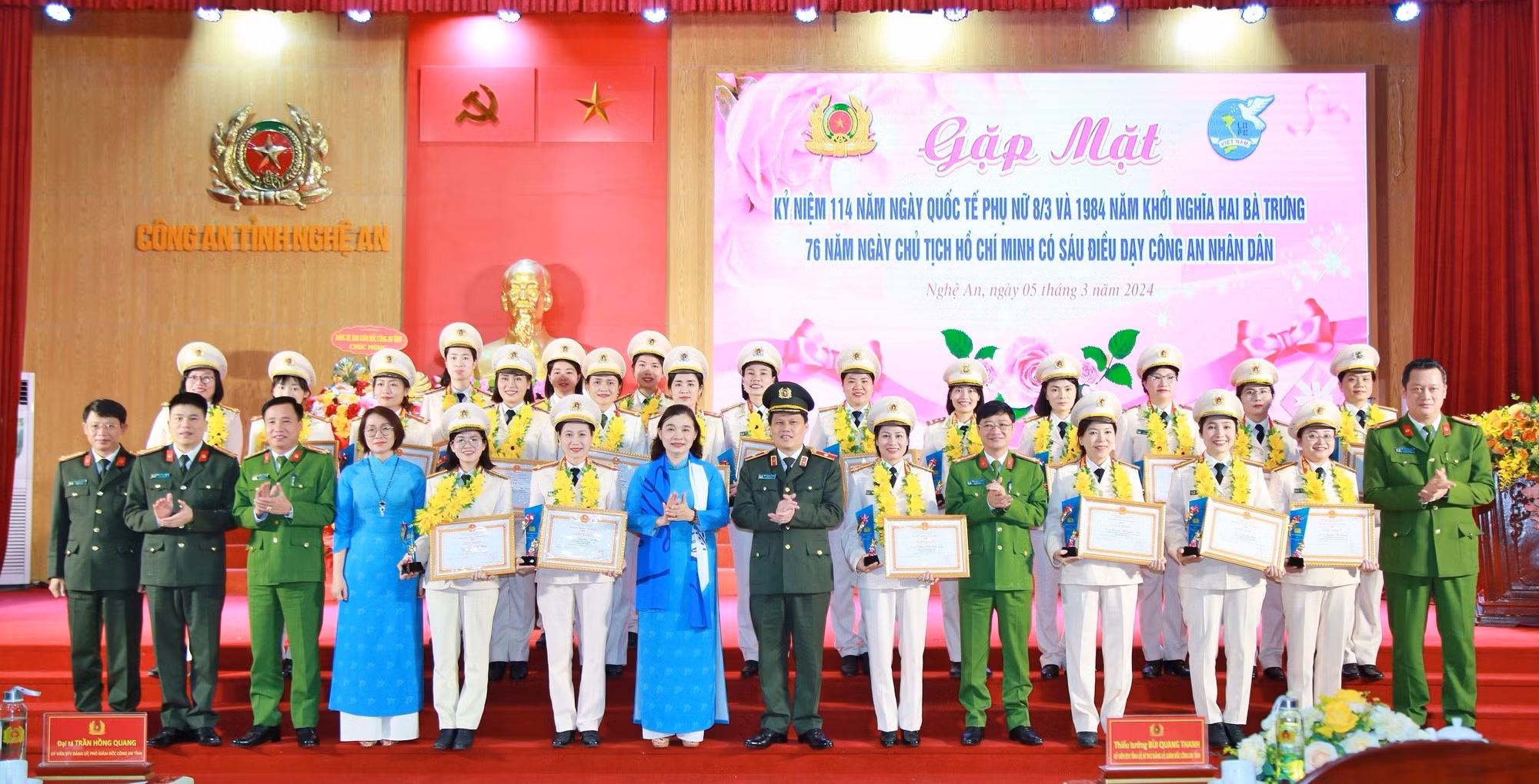 &nbsp;Tuyên dương 22 nữ cán bộ Công an Nghệ An tiêu biểu -0