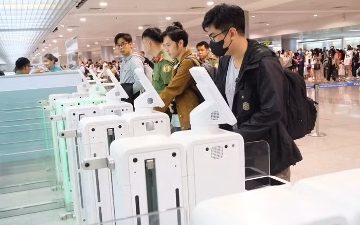 Đề xuất rút ngắn thời gian xuất nhập cảnh tại sân bay Tân Sơn Nhất để phát triển du lịch -0