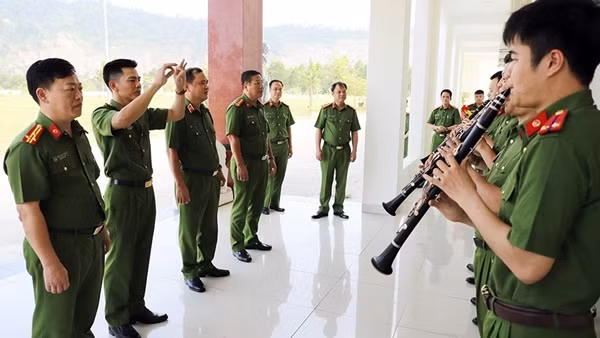 Nghệ sĩ Ưu tú đầu tiên của dàn nhạc kèn Đoàn Nghi lễ CAND