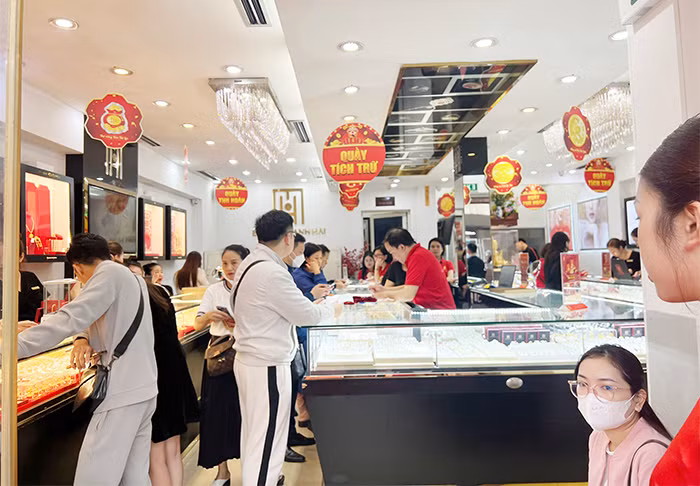 Giá vàng tiếp tục chênh cao - nguy cơ gia tăng buôn lậu -0