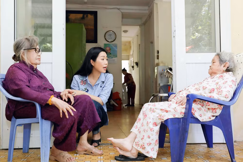 NSND Trịnh Kim Chi: Hạnh phúc là biết yêu thương và cho đi... -1