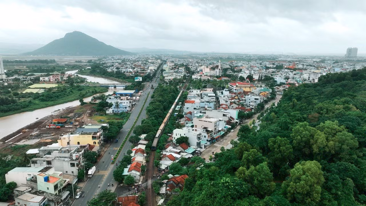 Đổi mới sáng tạo, tìm lối đi riêng để Phú Yên phát triển xanh và bền vững -0