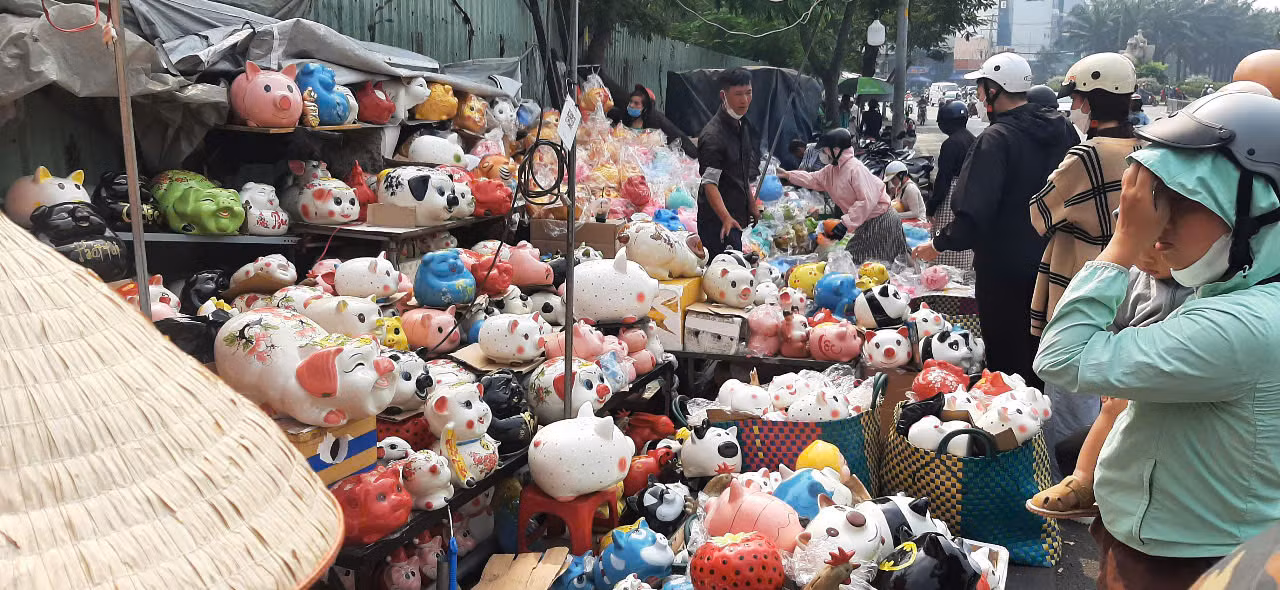 Heo đất “đội giá” ngày Thần tài -0