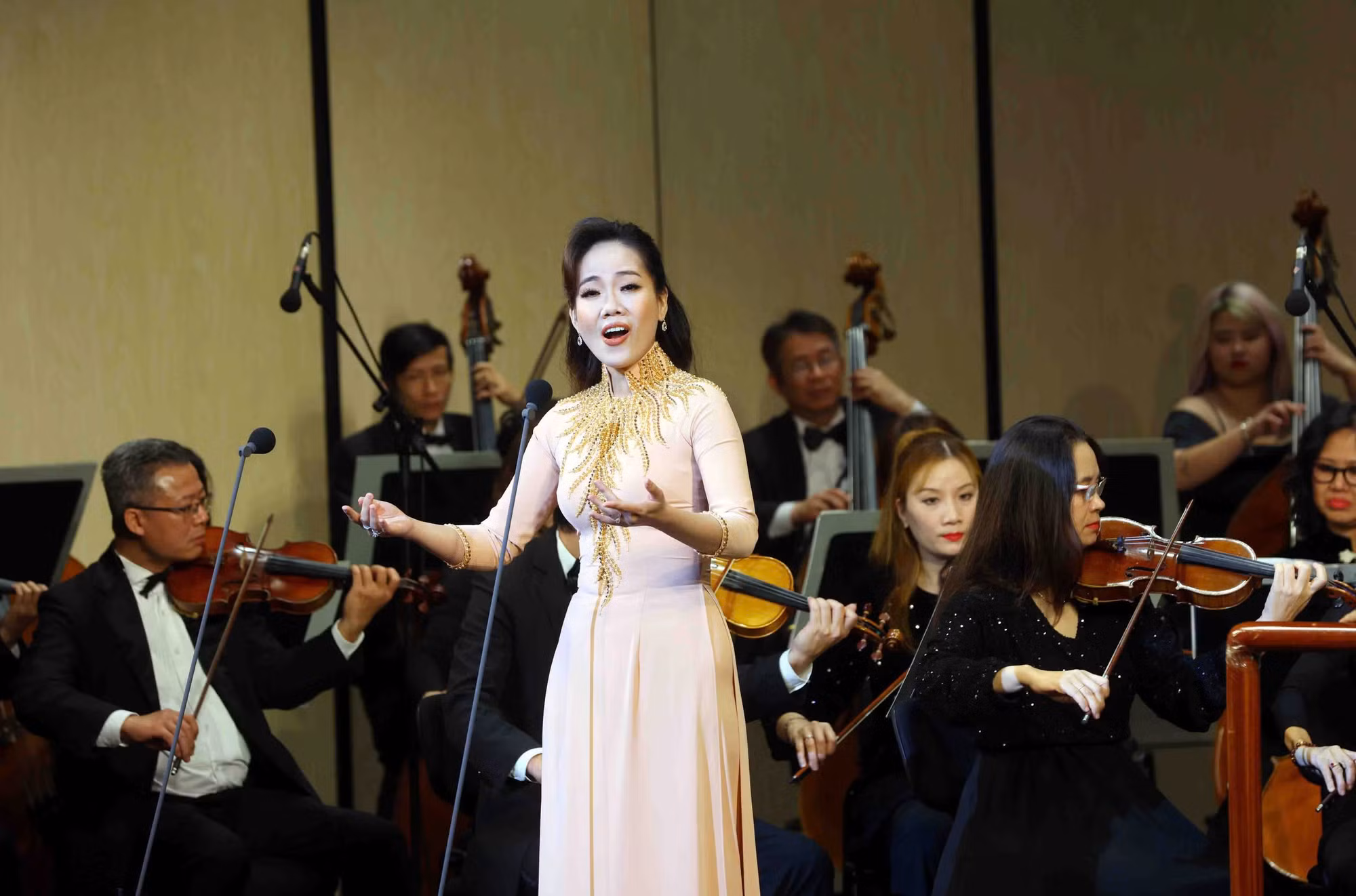 “Hoà nhạc chào xuân – New year concert 2025”: Ngập tràn những giai điệu xuân tại Nhà hát Hồ Gươm -0