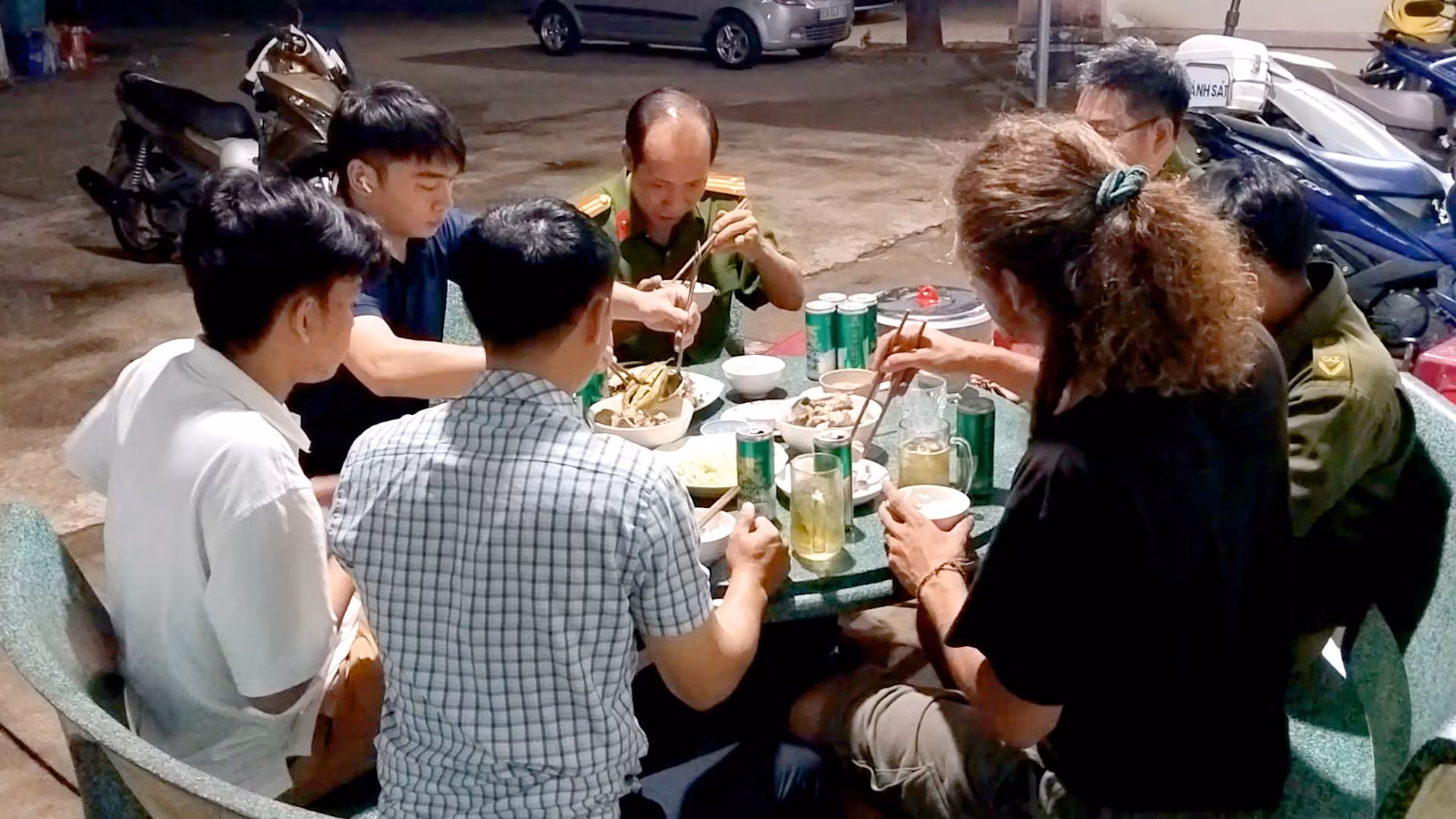 Câu chuyện nhân văn ngày Tết ở Công an xã Tân Tiến -0